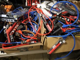 I got too many old GPU Risers... WHO WANTS EM?